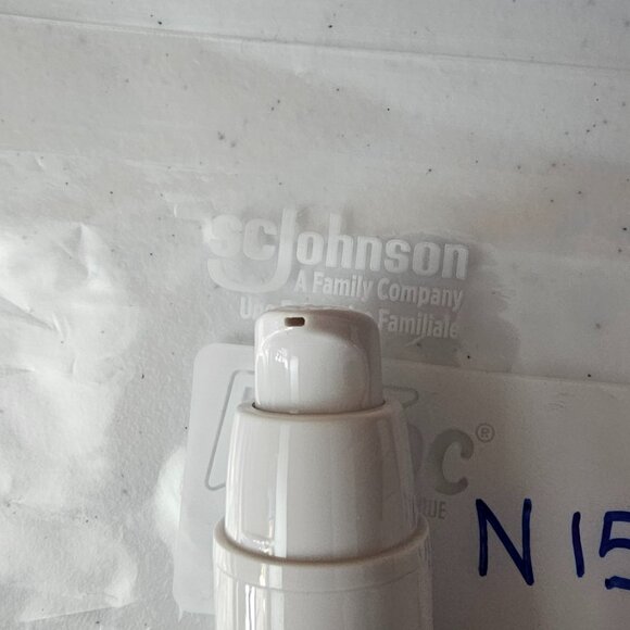 NIRA MOISTURE LOCK AND NIRA YOUTH RENEWAL PEPTIDE CREAM - Picture 3 of 5